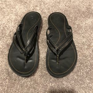 Olukai black sandals size 8 like new